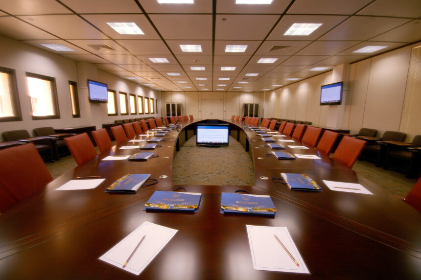 boardroom Actualización: selección de autoridades de la Junta y de un miembro para el Comité de Finanzas