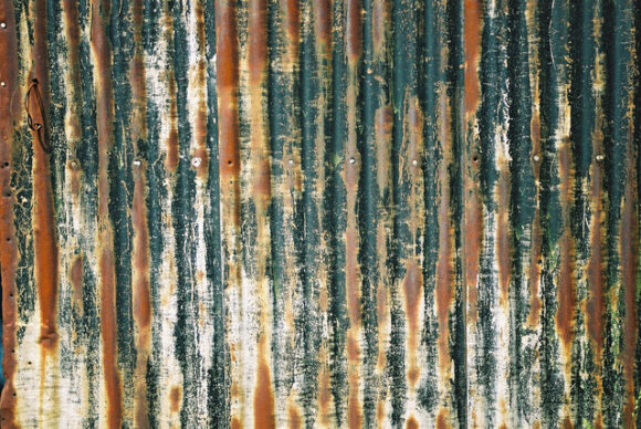 corrugated-iron-door-1463150-639x427 La Junta confirmó la designación de nuevas autoridades en comités