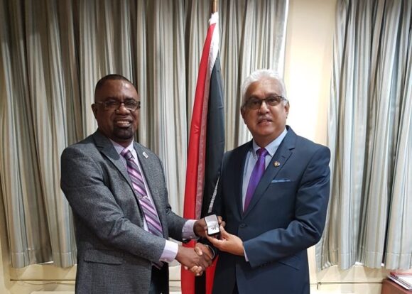 Director-presents-pin-to-Minister-Deyalsingh-768x1024 Hon. Terrence Deyalsingh, Minister of Health, Trinidad and Tobago receives Champions for Change Award from PANCAP