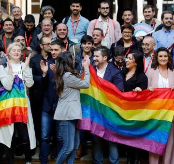 Valencia sancionó una ley que prohíbe las terapias para modificar la orientación sexual