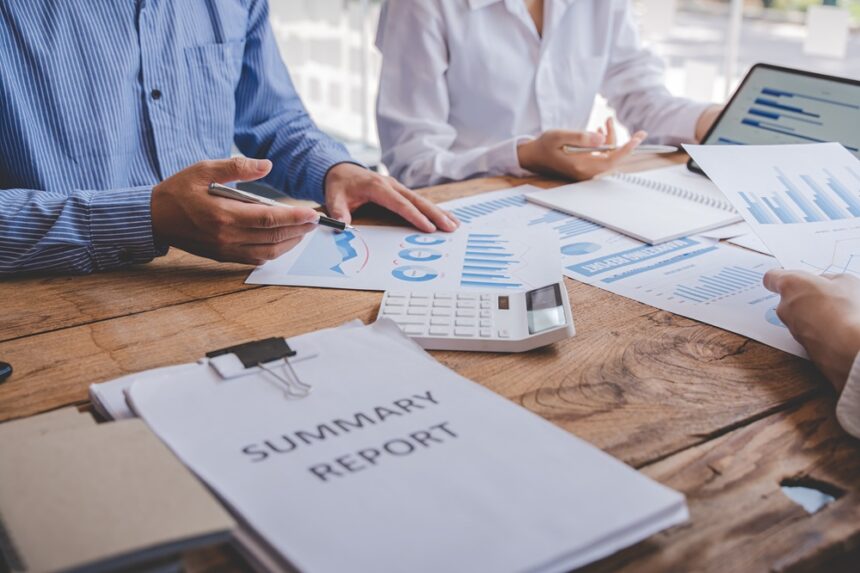 Young colleagues having great business conversations in a modern RESUMEN DE LA DELEGACIÓN DE AMÉRICA LATINA Y EL CARIBE PARA MCP, MCR Y OTROS SOCIOS, 2025